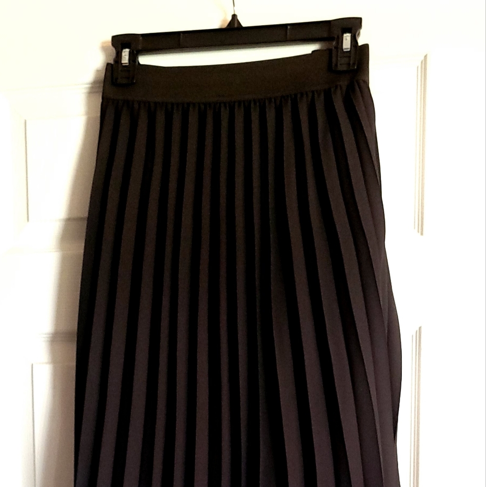 Black skirt